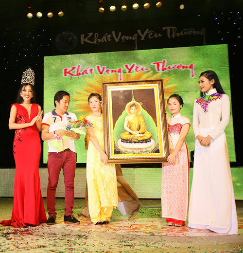 Huỳnh Thúy Anh, huynh thuy anh, hoa hau cong dong Huynh Thuy Anh, sao lam tu thien, tin sao viet moi