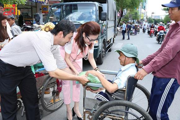 Hoa hậu Bùi Thị Hà, hoa hau quy ba bui thi ha, Bui Thi Ha, nữ hoàng ngành bảo vệ Bùi Thị Hà, sao làm từ thiện,Tập đoàn bảo vệ Long Hoàng