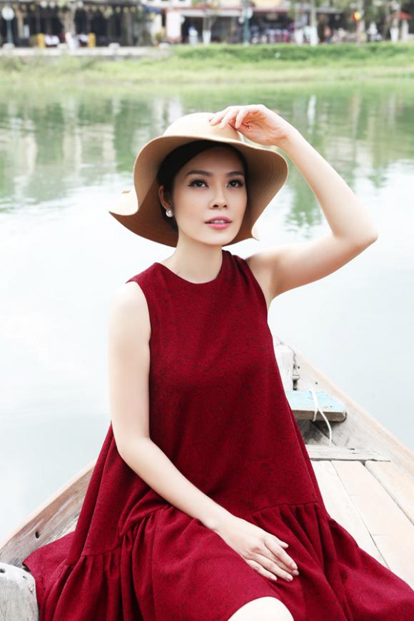 Dương Cẩm Lynh, ngọc nữ màn ảnh Việt, bản sao Song Hye Kyo, Dương Cẩm Lynh hóa quý cô, Dương Cẩm Lynh yêu kiều với váy đỏ