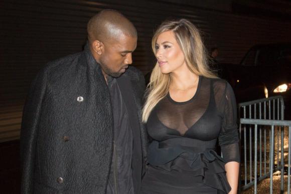 Kim Kardashian, Kim siêu vòng ba, chồng Kim Kardashian, chồng Kim ngắm nhìn vợ 