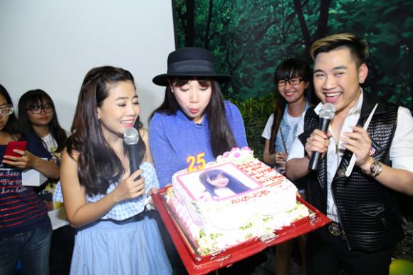 Mai Phương, diễn viên Mai Phương, con gái Mai Phương, Mai Phương bế con gái 2 tuổi dự sự kiện