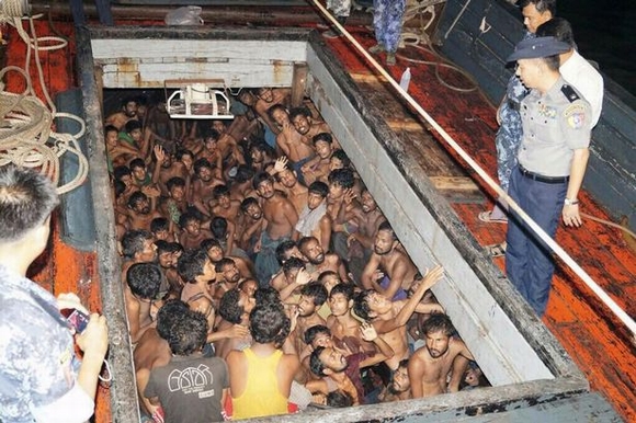 đói khát, di cư, tị nạn, người đói khát bị nhốt trong khoang thuyền, tin, bao