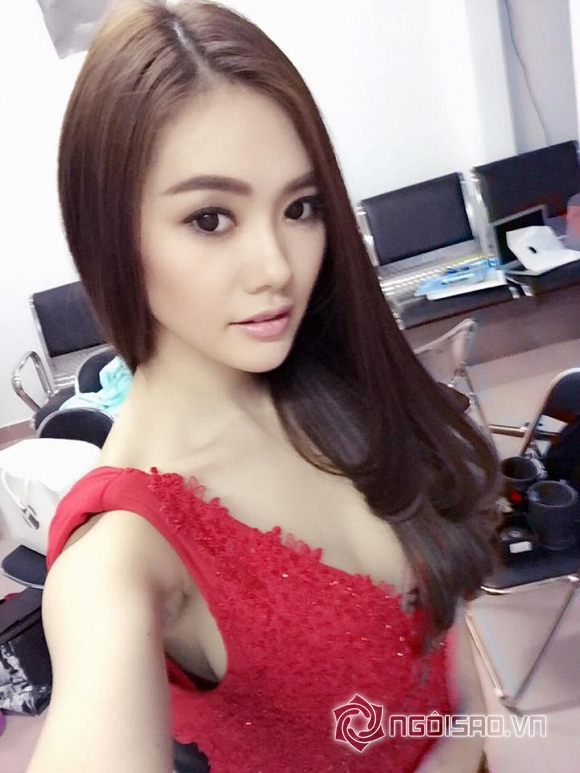 Linh Chi, Linh Chi ngực khủng, Linh Chi vòng 1 khủng, Linh Chi scandal, tin tức sao, tin tức sao, Elly Trần, Thủy Top, vòng 1