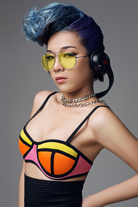 DJ Hạnh Noir,hotgirl DJ Hạnh Noir,DJ Hạnh Noir nổi loạn,DJ Hạnh Noir diện bikini sắc màu