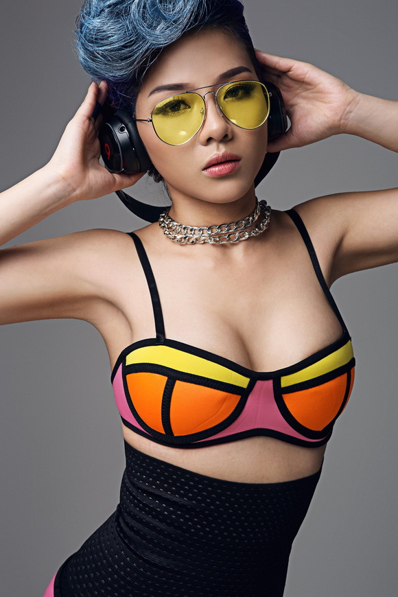 DJ Hạnh Noir,hotgirl DJ Hạnh Noir,DJ Hạnh Noir nổi loạn,DJ Hạnh Noir diện bikini sắc màu