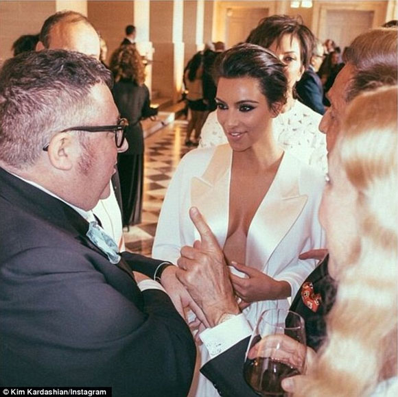 Kim Kardashian,Kim tiết lộ ảnh tiệc cưới,tiệc cưới xa hoa của Kim,Kayne West