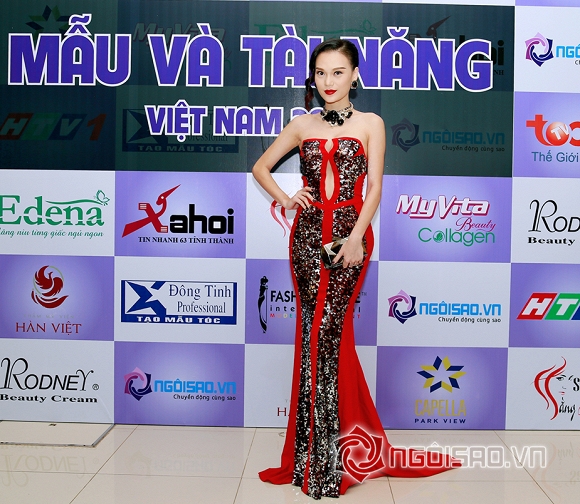 Cao Thùy Linh, Cao Thùy Linh hớ hênh lộ 'vùng nhạy cảm' khi 'thả rông' vòng một,  Cuộc thi Mẫu và Tài năng - Models Talent 2015