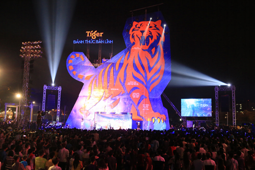 tiger-275-1-ngoisao 8 Vũ điệu trên không, Tiger Remix, Đông Nhi, Ông Cao Thắng, Chinh phục Bức tường Tiger