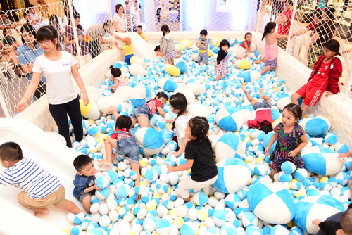 dam-phuong-linh-305-4-ngoisao 6 Đàm Phương Linh, Tết thiếu nhi, Lâu Đài Cổ Tích Dịu Hương Comfort, Tin sao việt, Tin sao viet