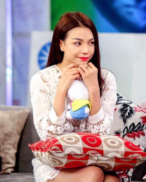 Tra ngoc hang,nguoi dep tra ngoc hang,tra ngoc hang gap cuop,chuong trinh bua trua vui ve
