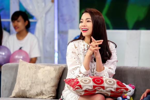 Tra ngoc hang,nguoi dep tra ngoc hang,tra ngoc hang gap cuop,chuong trinh bua trua vui ve