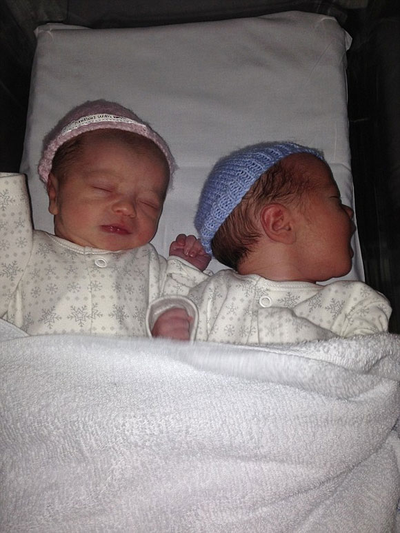 cặp song sinh 3 tháng tuổi,Isabella,Jacob,cặp song sinh ngốn hơn trăm triệu,cặp song sinh sang chảnh