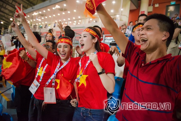 Tu anh,a hau tu anh,hoa hau viet nam 2012,dai su seagame 28 tu anh,tu anh phan khich