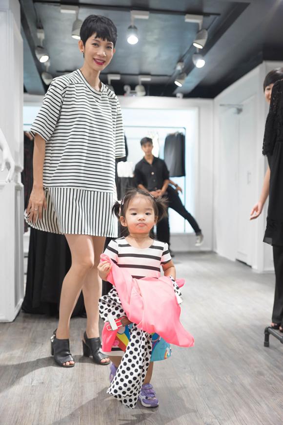 Mẹ con Xuân Lan tung tăng đi dự khai trương, Xuân Lan, siêu mẫu Xuân Lan, Đàm Vĩnh Hưng, ông hoàng nhạc Việt, Mr, Đàm, 