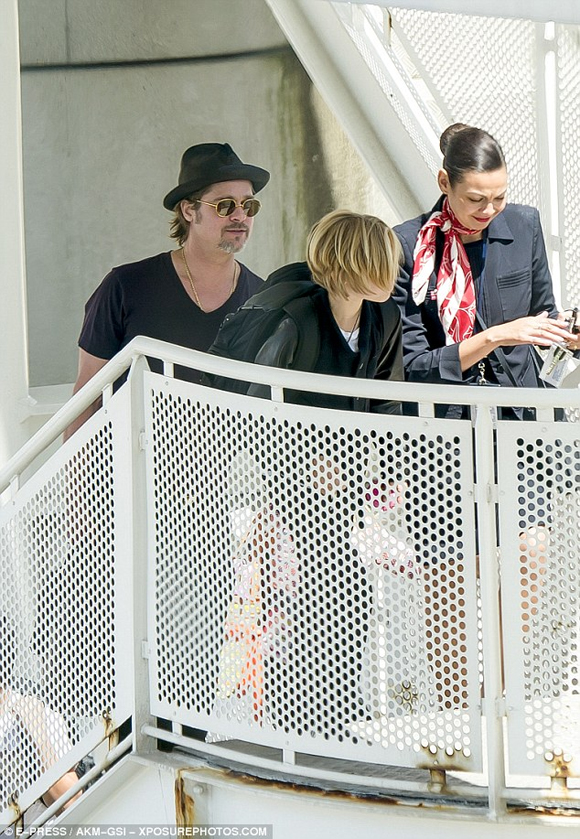 gia đình Angelina Jolie,Brad Pitt,Angelina Jolie,gia đình Angelina Jolie đi máy bay bình dân