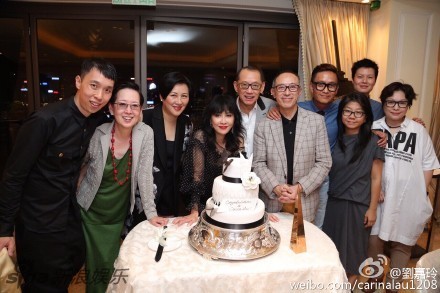 Lưu Gia Linh, thời trang Lưu Gia Linh, Lưu Gia Linh váy lôi thôi, Lưu Gia Linh cưa sừng làm nghé