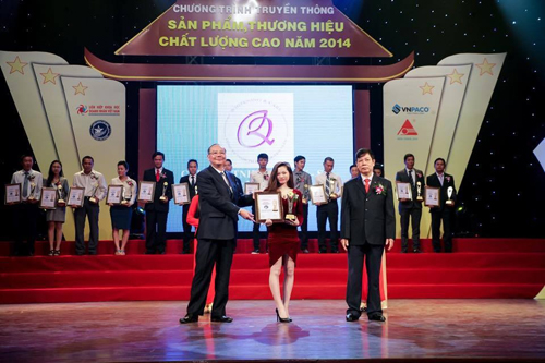 quyen-tran-96-3-ngoisao 3 Quyên Trần, Kem tắm trắng, Mỹ phẩm tắm trắng, Mỹ phẩm Whitening & Care