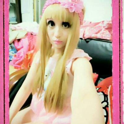búp bê sống Đài Loan,búp bê Barbie Đài Loan,Uông Quân Yến,Uông Quân Yến mắt trợn trừng