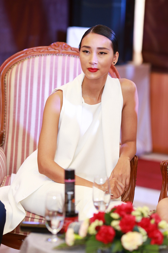 Hoa hậu Kỳ Duyên nhắng nhít tự sướng bên Trang Khiếu, HH Ky Duyen, Trang Khieu, Kỳ Duyên và Trang Khiếu
