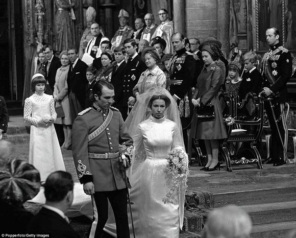 váy cưới hoàng gia, đám cưới hoàng gia, đám cưới hoàng gia anh, Hoàng gia Anh, tin ngoi sao