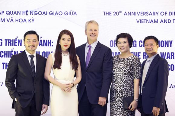 Trương Ngọc Ánh, diễn viên Trương Ngọc Ánh, Trương Ngọc Ánh né tránh người tình, Trương Ngọc Ánh gặp gỡ Chủ tịch hãng thông tấn lớn nhất thế giới, Hãng thông tấn AP 