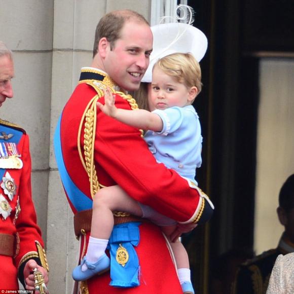 Hoàng tử Goerge, hoàng tử Anh, hoàng tử George giống bố, hoàng tử William