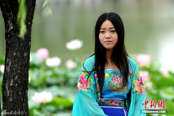 sinh viên Trung Quốc,ảnh kỷ yếu của sinh viên Trung Quốc,sinh viên Trung Quốc mặc áo nhà Đường,ảnh tốt nghiệp