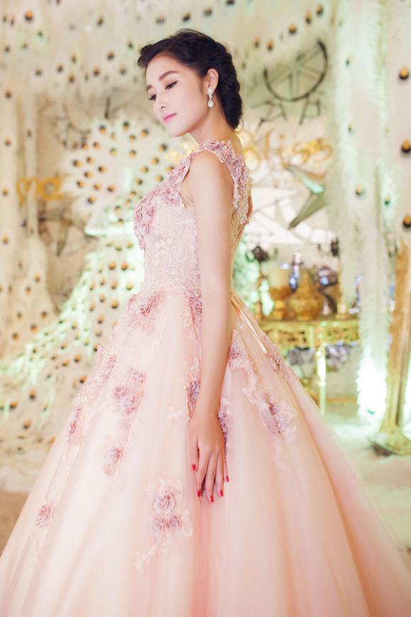 Triệu Thị Hà, Hoa hậu các dân tộc Việt Nam 2012, Hoa hậu Triệu Thị Hà, Hoa hậu trả vương miện, Triệu Thị Hà lộng lẫy làm vedette