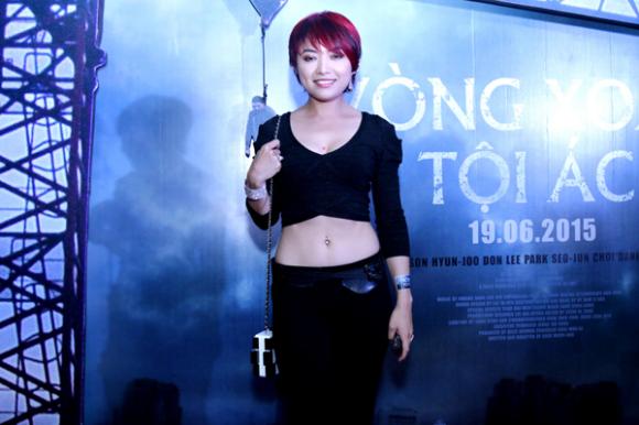 Tinna Tình, bông hồng lai Tinna Tình, tình cũ đạo diễn Charlie Nguyễn, Tinna Tình khoe eo thon, Tinna Tình lộ khuyên rốn táo bạo