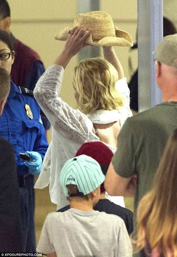 Britney Spears,Britney Spears bị kiểm tra kĩ tại sân bay,con trai Britney Spears 