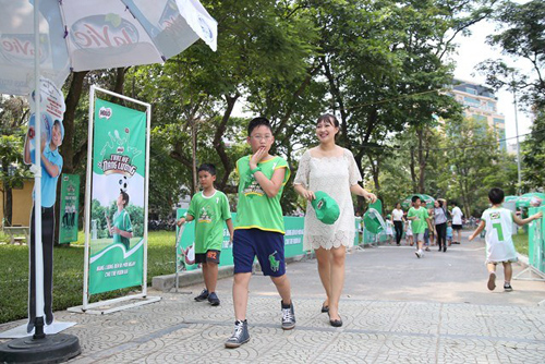 Khánh Linh, ca si khanh linh, khanh linh dan con di hoi trai, con trai khanh linh