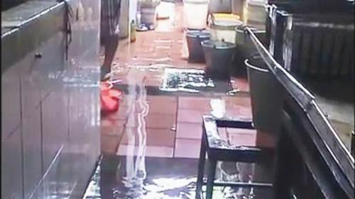 lam-kem-ban-226-5-ngoisao 3 Vệ sinh an toàn thực phẩm, Thực phẩm bẩn, Kem bẩn, Quá trình làm kem