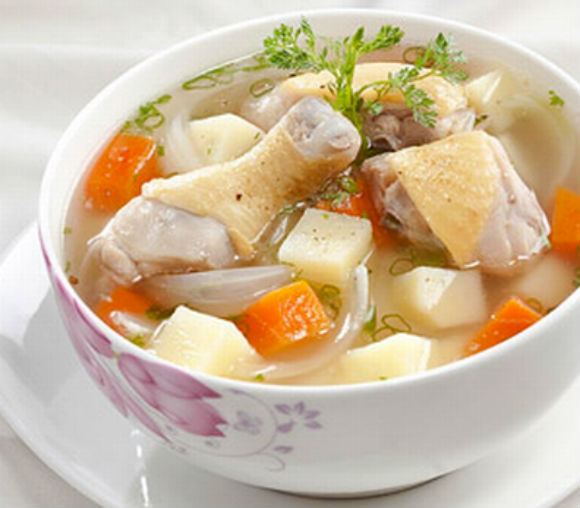 canh gà nấu khoai tây, món ngon, vào bếp, nấu ăn, tin ngôi sao