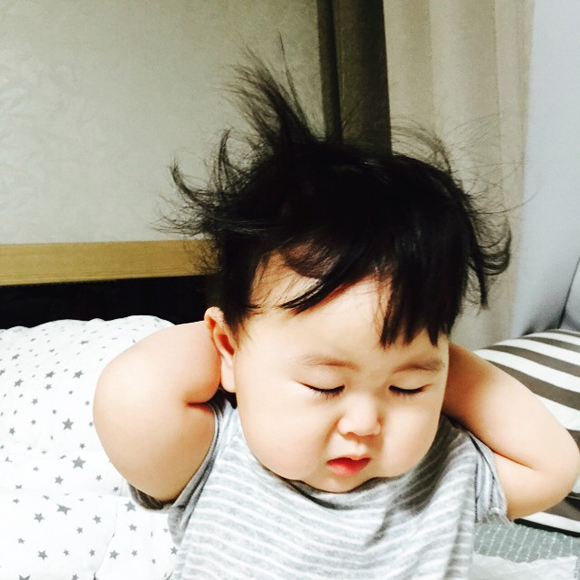 cậu bé má bánh bao,cậu bé Hàn Quốc đáng yêu,cậu bé mắt một mí,cậu bé bầu bĩnh