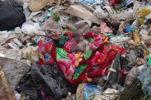  xác trẻ em quấn chăn vứt ở bãi rác, xác thai nhi, thai nhi, xác chết, cộng đồng, tin ngôi sao