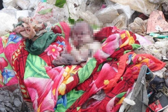  xác trẻ em quấn chăn vứt ở bãi rác, xác thai nhi, thai nhi, xác chết, cộng đồng, tin ngôi sao