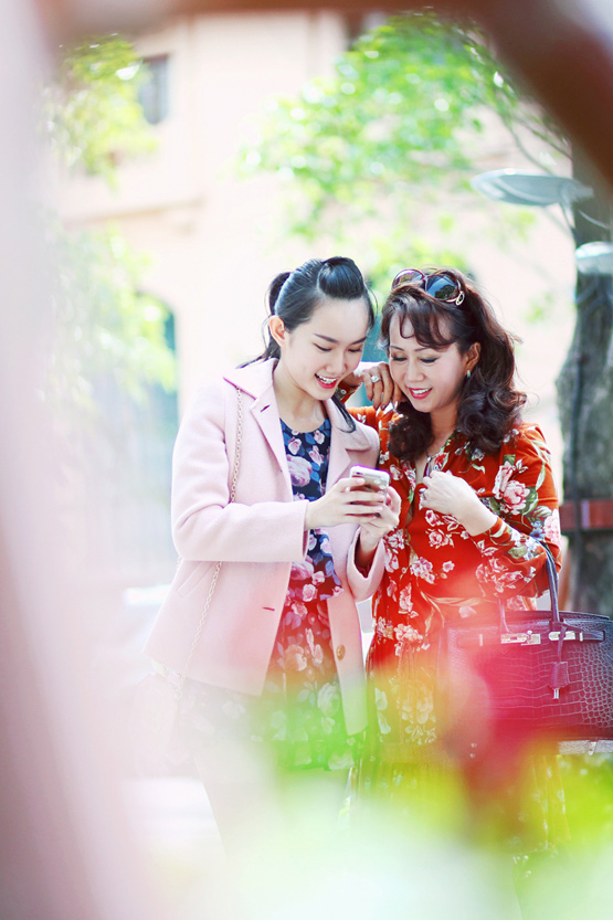 Ca sĩ Mỹ An, Mỹ An dạo phố cùng mẹ, bắt gặp Mỹ An cùng mẹ đi mua sắm