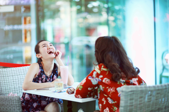 Ca sĩ Mỹ An, Mỹ An dạo phố cùng mẹ, bắt gặp Mỹ An cùng mẹ đi mua sắm