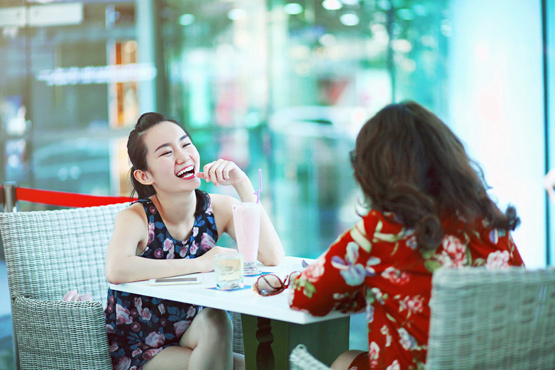 Ca sĩ Mỹ An, Mỹ An dạo phố cùng mẹ, bắt gặp Mỹ An cùng mẹ đi mua sắm