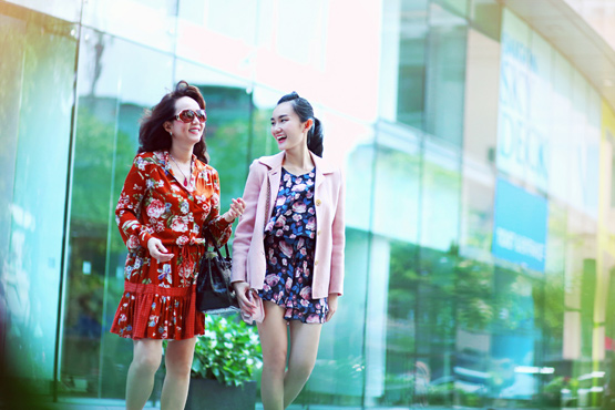 Ca sĩ Mỹ An, Mỹ An dạo phố cùng mẹ, bắt gặp Mỹ An cùng mẹ đi mua sắm