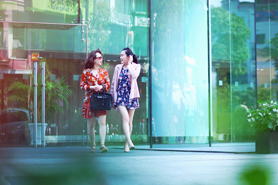 Ca sĩ Mỹ An, Mỹ An dạo phố cùng mẹ, bắt gặp Mỹ An cùng mẹ đi mua sắm