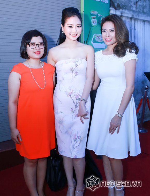 Hoa hau ngoc anh,hoa hau dan toc ngoc anh,ngoc anh ngoi xe hop tien ty,ngoc anh di su kien