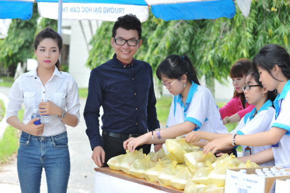  Á vương Ký Quốc Đạt, a vuong ky quoc dat, bac si ky quoc dat,  Á vương Ký Quốc Đạt làm từ thiện,  Á vương Ký Quốc Đạt phát cơm cho sĩ tử