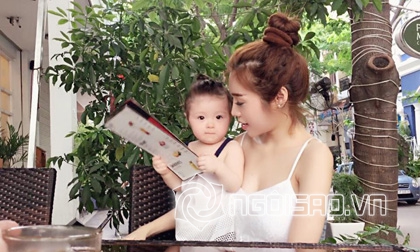 Cadie, Cadie đi ăn hàng, Cadie và mẹ, Elly Trần, mẹ Cadie, con gái Elly Trần, tin ngoi sao