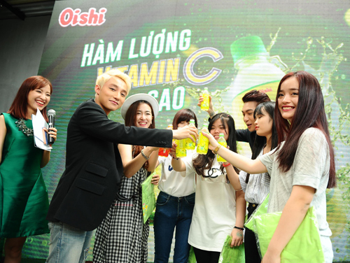 Sơn Tùng M-TP, Trang Moon, Bê Trần, Oishi C+, Nước uống dành cho giới trẻ