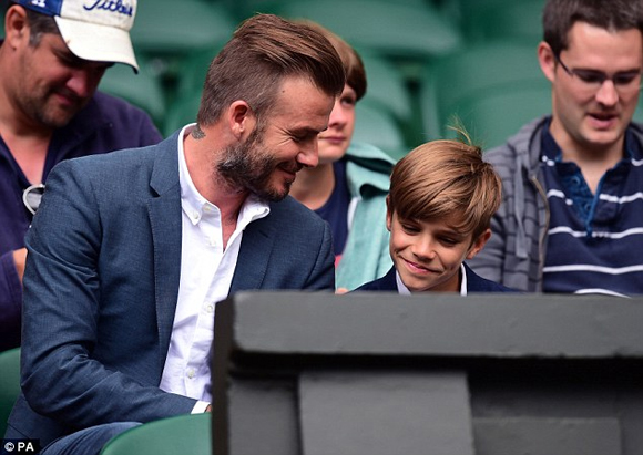 Becks,Becks lấy nước bọt lau miệng cho con trai,Romeo,bố con Becks đi xem quần vợt