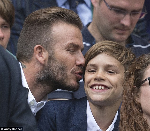 Becks,Becks lấy nước bọt lau miệng cho con trai,Romeo,bố con Becks đi xem quần vợt