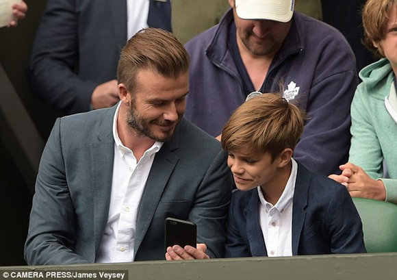 Becks,Becks lấy nước bọt lau miệng cho con trai,Romeo,bố con Becks đi xem quần vợt