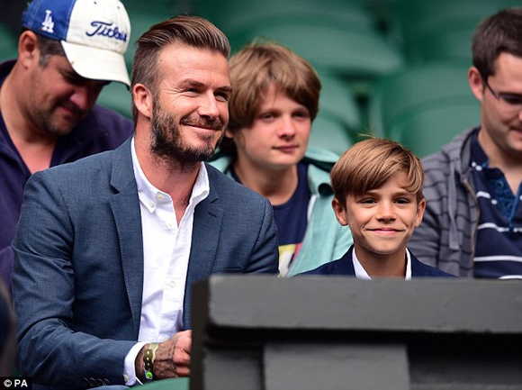 Becks,Becks lấy nước bọt lau miệng cho con trai,Romeo,bố con Becks đi xem quần vợt