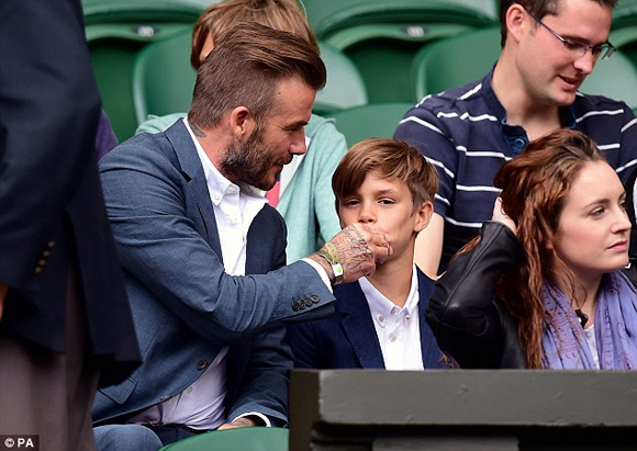 Becks,Becks lấy nước bọt lau miệng cho con trai,Romeo,bố con Becks đi xem quần vợt